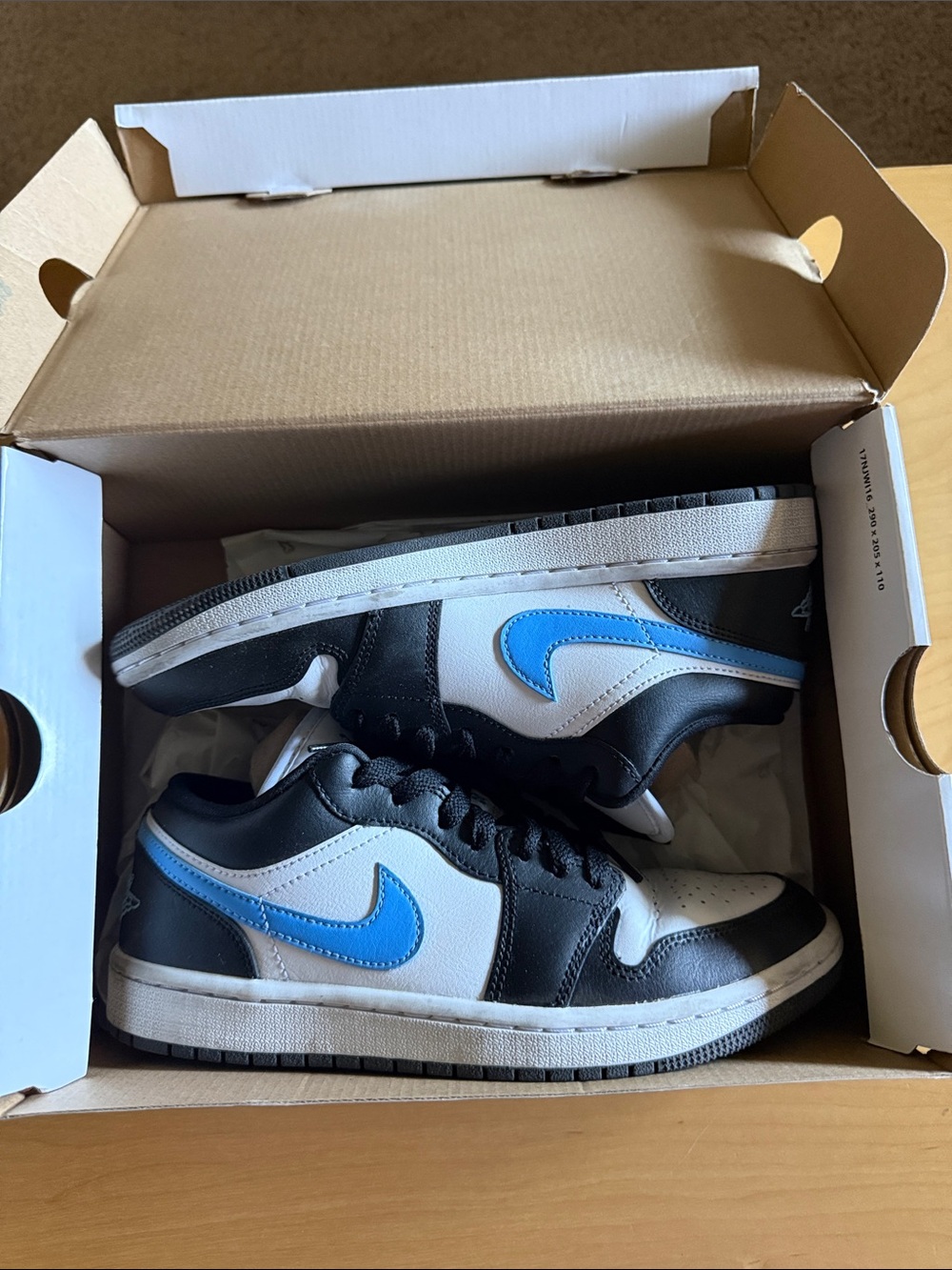 Nike W Air Jordan 1 Low-Top Sneakers in Black, White & Bright Blue